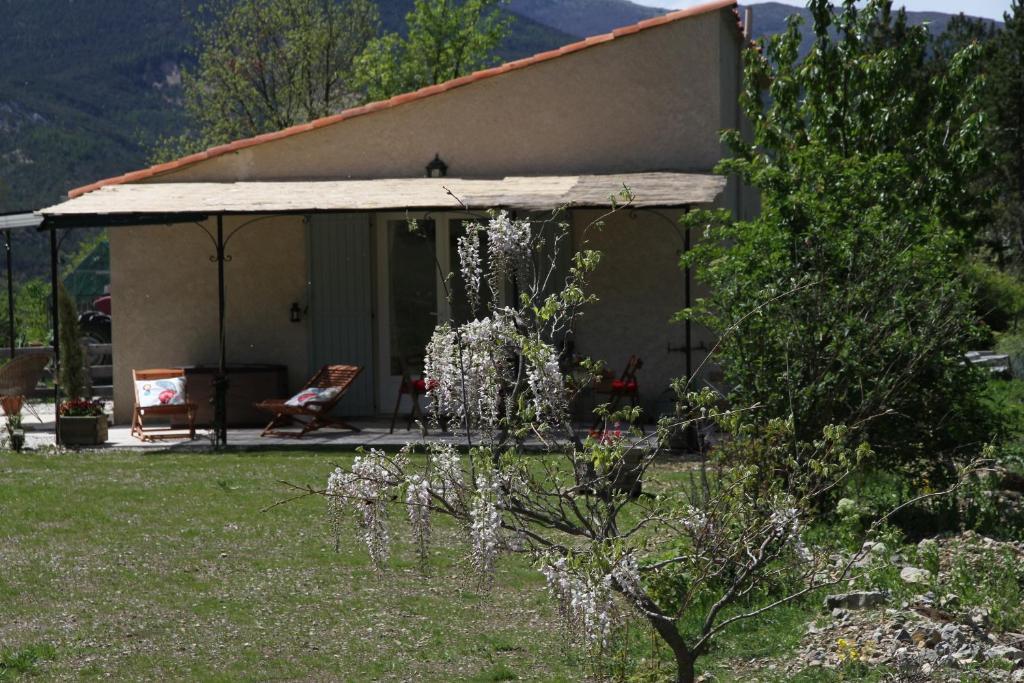 Les Hauts De L'Escoulaou Hotel Castellane Room photo